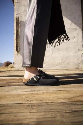 Birkenstock Boston Suede Rivet in Black